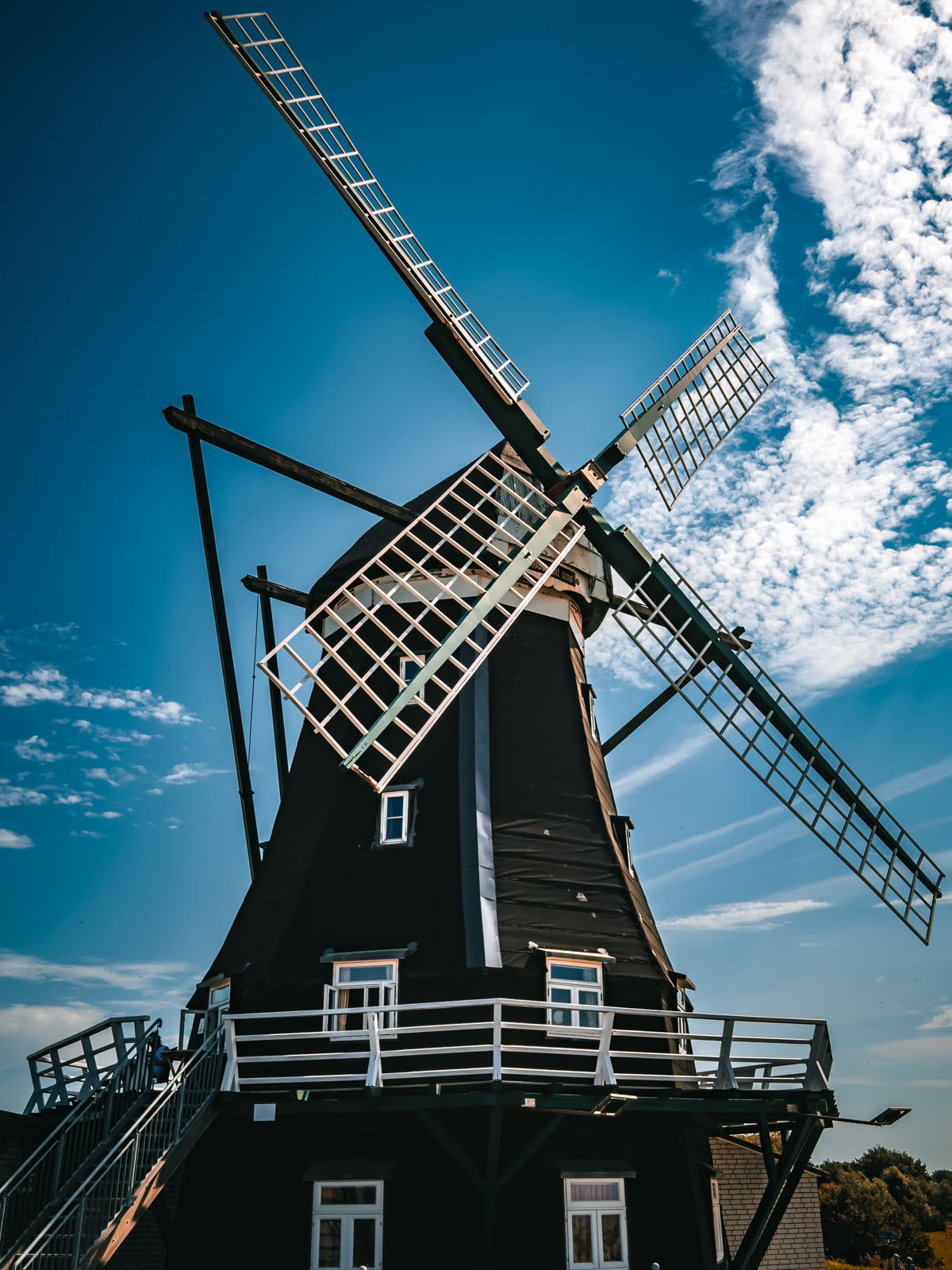 Historische Windmühle vor blauem Himmel — Landschaftsfotografie von Martina Ziegler