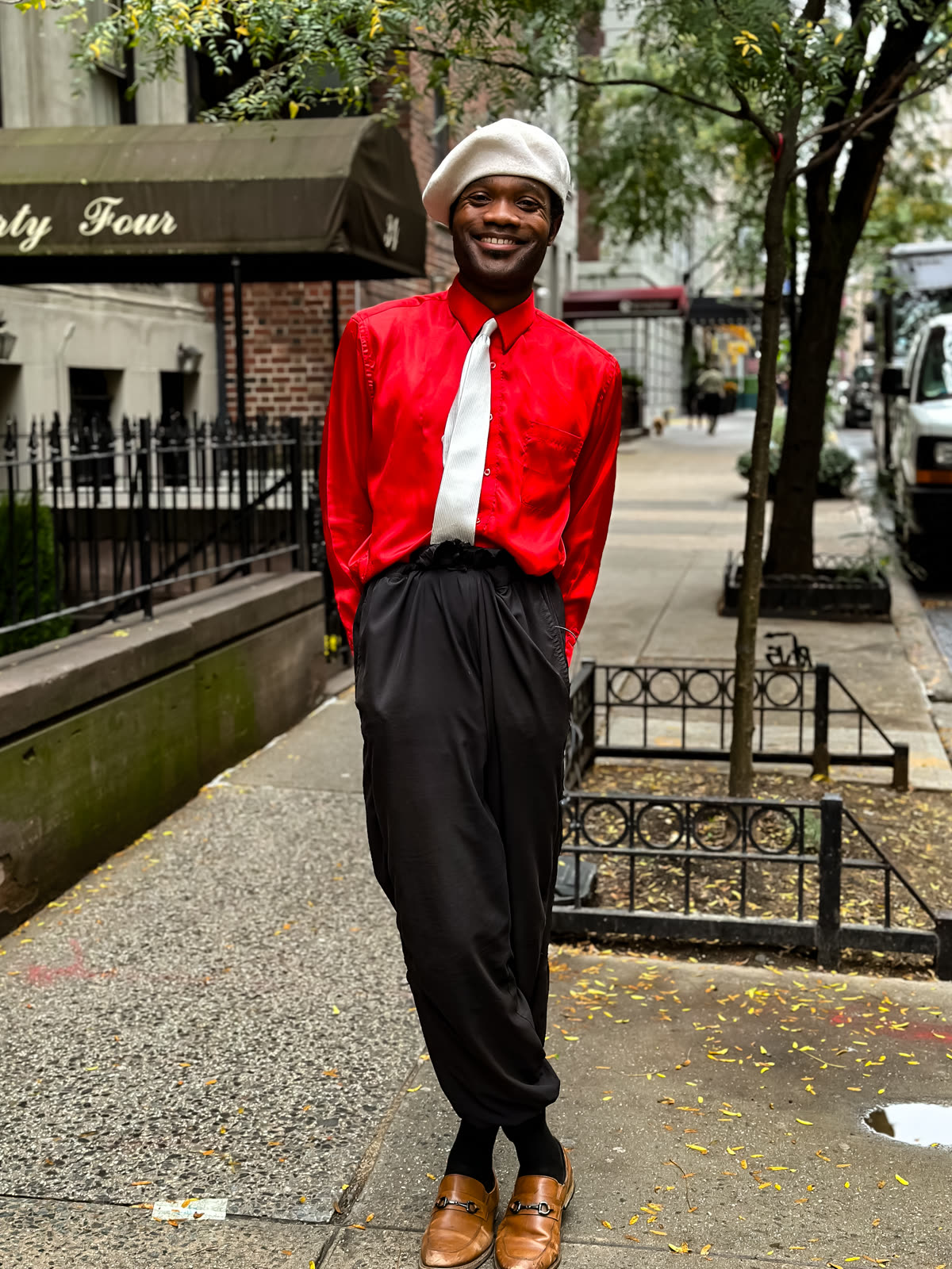 Street-Porträt in New York, Mann in rotem Hemd — Martina Ziegler